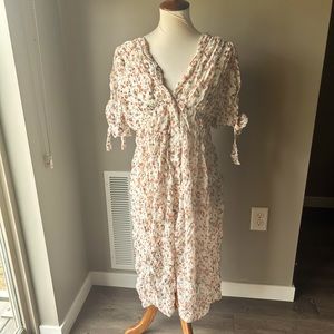 POL romantic floral dress.